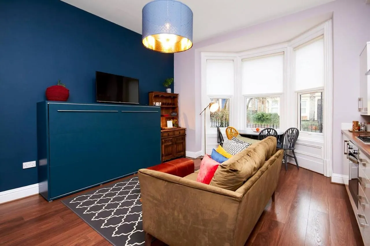Apartment Lovely Abode In Newcastle - Sleeps 4 - Ground Floor